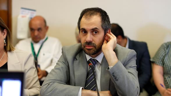 Libertarios anuncian acusación constitucional contra Grau y republicanos se suman a acción contra el exministro de Boric