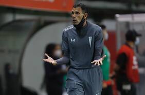 El peor extranjero desde Falcioni: los números que fulminan el inicio de Gustavo Poyet en la UC