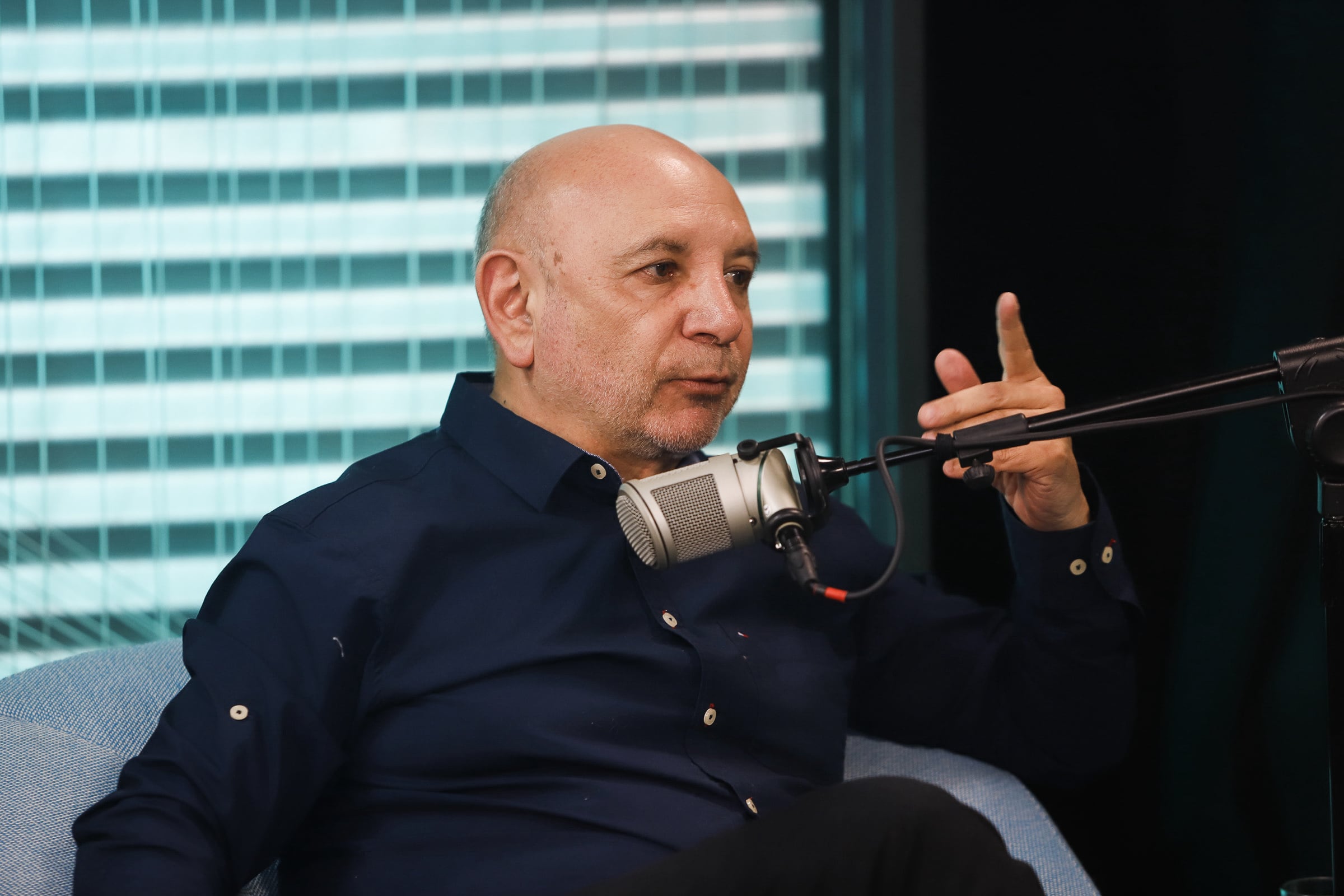 14.10.2026
Senador Juan Luis Castro en conversación con el Podcast Cómo te lo explico
Foto: Pablo Vásquez