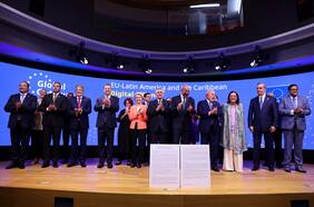 Columna de Ricardo Lagos: El camino del equilibrio entre dos gigantes