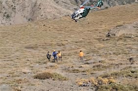 Rescatan a dos personas extraviadas en sector de difícil acceso del parque Quebrada de Macul en Peñalolén