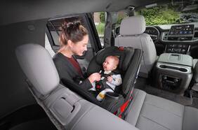 Cómo viajar con un bebé o niño en auto de forma segura durante las Fiestas Patrias