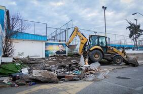 Demuelen “memorial narco” en Maipú: era foco de “inseguridad y delito”