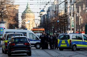 Auto que atropella a una multitud en Alemania deja al menos dos muertos