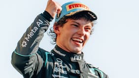 La carrera de su vida: Kimi Antonelli se impone en Monza tras remontar desde el puesto 19 y da un golpe en la F1
