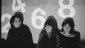 El trío de indie rock Horsegirl anuncia su debut en Chile