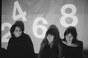 El trío de indie rock Horsegirl anuncia su debut en Chile
