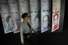 Venezuela recurre a casinos llamativos, todoterrenos y dólares estadounidenses para un impulso económico