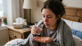 ¿Sirve suplementarse con vitamina C para evitar resfríos en el invierno? Esto responde un médico