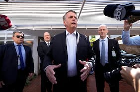Policía brasileña confisca el pasaporte de Bolsonaro mientras se estrecha la red en la investigación sobre fallido golpe contra Lula