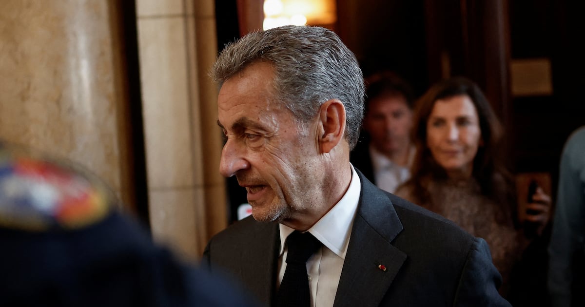 El expresidente de Francia, Nicolas Sarkozy, entra en prisión tras su condena a cinco años de cárcel