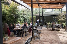 Áurea Restaurante: la nueva terraza en medio de un jardín escondido