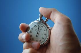 Científicos concluyen que el tiempo sería reversible en este material