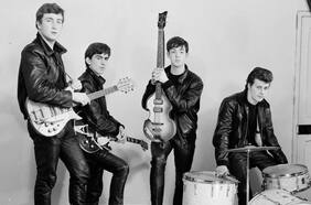 Revelan inéditas fotos de The Beatles tocando en sus inicios en La Caverna