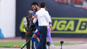 Carlos Caszely le da una nueva estocada a Juan Martín Lucero tras la lesión del argentino