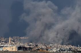 Médicos palestinos denuncian que ataques aéreos de Israel en barrio de Gaza mataron a ocho personas
