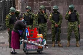 Columna de Rosalía Arteaga: Muerte cruzada en Ecuador, una medida extrema