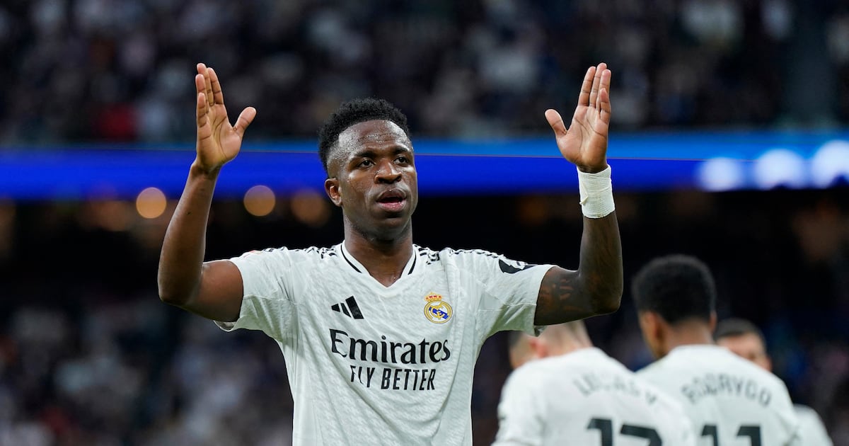 Real Madrid celebra condena a hinchas del Atlético de Madrid que simularon ahorcamiento de Vinícius Júnior - La Tercera