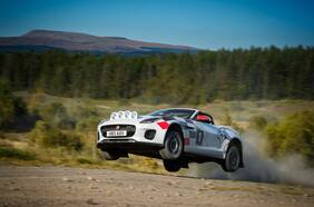 Jaguar sigue los festejos: ahora presenta el F-Type de rallies
