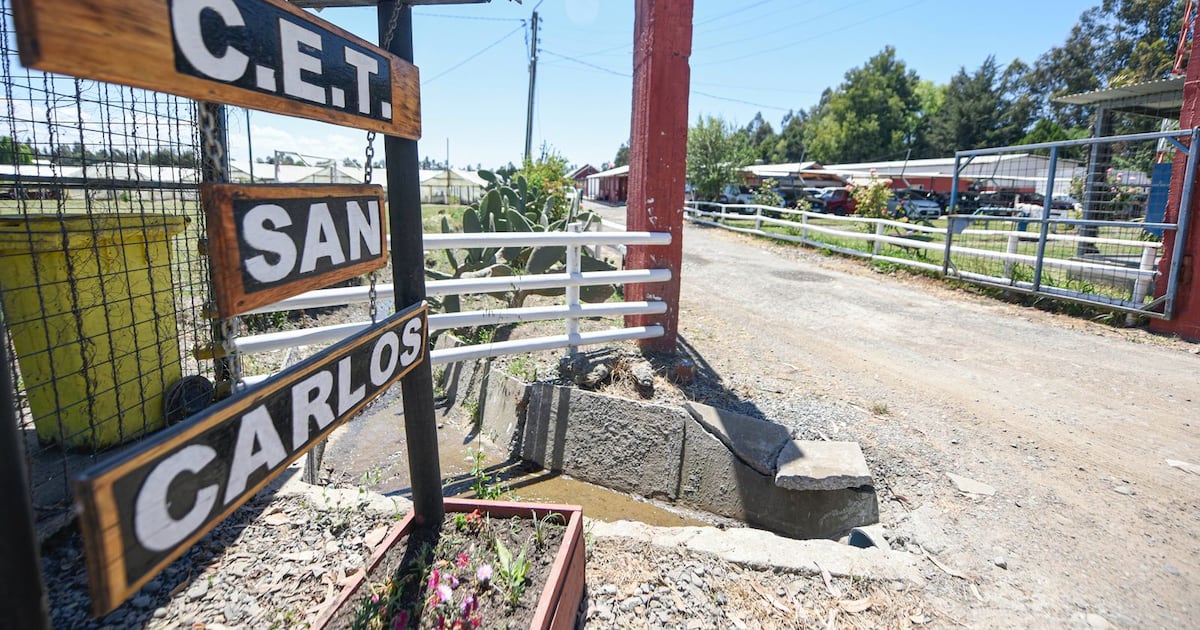 Rey Carlos III retira títulos a su hermano: un monarca en crisis y la corona en disputa