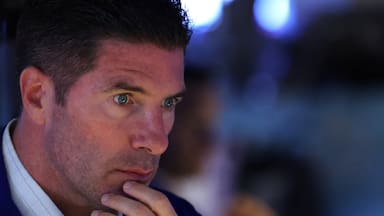 Wall Street cierra a la baja pese a Nvidia y en Chile los 10.000 puntos se le resisten al Ipsa