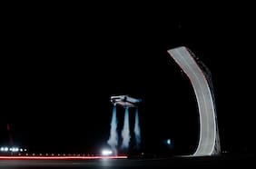 La física del Tesla Roadster: cómo se pega al suelo y por qué puede avanzar boca abajo