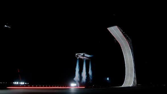 La física del Tesla Roadster: cómo se pega al suelo y por qué puede avanzar boca abajo