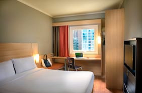 Conectado a la ciudad y en “alianzas con festivales” de música: así es el Hotel ibis Santiago Providencia