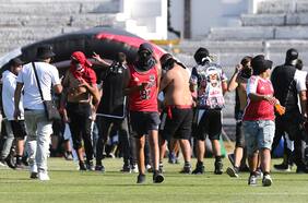 De la alegría al bochorno: Mosa anuncia acciones legales por los incidentes tras el triunfo de Colo Colo en La Cisterna