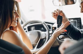 Especial Mes de la Mujer: Ellas son más “busquillas” e influencers