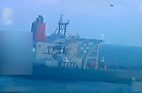 EE.UU. afirma que pretende incautar el petróleo del buque intervenido frente a Venezuela