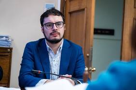 “Tenemos experiencia de haber chocado con la realidad”: Jefe de diputados FA dice que tienen la “obligación de incidir fuertemente” en programa de Jara