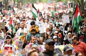 Miles de personas se manifiestan por Palestina, en vísperas del aniversario de la guerra en Gaza