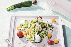 Noodles de zapallo italiano con mantequilla de limón, alcaparras y anchoa con mozzarella