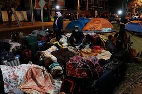 Bolivianos varados: Arzobispado cifra en más de 950 los albergados y se prepara su traslado a Iquique para cuarentena