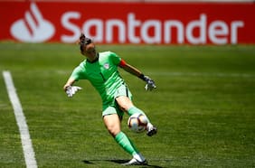 “De a poco fuimos convenciéndola”: Luis Mena revela cómo se generó el regreso de Tiane Endler a la Selección