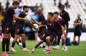 De “gran reserva” a “imprescindible”: el drástico cambio de rol que le atribuyen a Alexis Sánchez en España