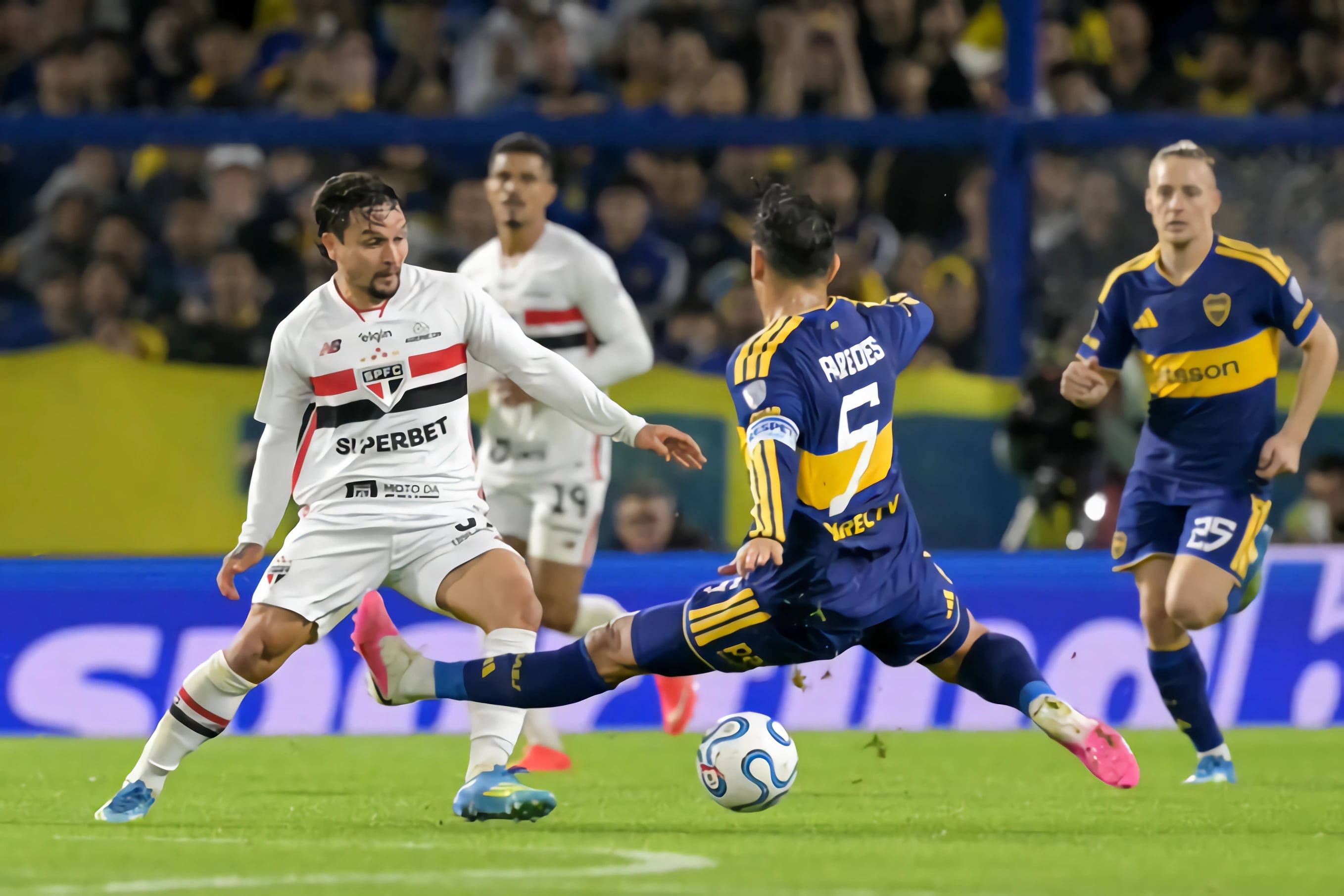 Boca Juniors vence a Sao Paulo en el duelo de ida sudamericano