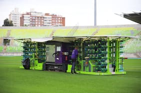 La FIFA en Chile: las historias que dejó el cambio de pasto del Nacional y Valparaíso