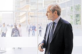 Duras críticas de fiscal Occidente a Abbott por dotación: acusa que comunas con mayor cantidad de habitantes tienen menos investigadores
