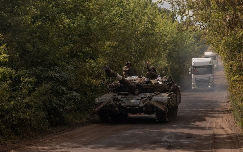 Ukraine surrounds Russian troops in Kursk, engages in long battle