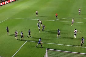 “Pudo costarle muy caro”: en Argentina repasan el grosero error de Brayan Cortés en la victoria de Argentinos Juniors frente a River Plate