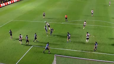 “Pudo costarle muy caro”: en Argentina repasan el grosero error de Brayan Cortés en la victoria de Argentinos Juniors frente a River Plate