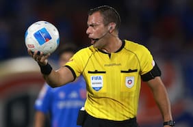 De vigilar a Cathy Barriga en la cárcel al Clásico Universitario: Diego Flores, el gendarme que arbitrará la U ante la UC