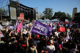 Jara cierra su campaña en la RM, alista puesta en escena para el 14-D y mantiene ofensiva en contra de Kast