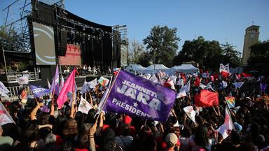 Jara cierra su campaña en la RM, alista puesta en escena para el 14-D y mantiene ofensiva en contra de Kast