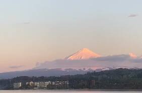 Alerta naranja por actividad del Volcán Villarrica: evacuación no se ha completado y familias permanecen en zona de exclusión