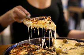 La Argentina Pizzería estrenó un local frente a la Plaza de Armas de Santiago