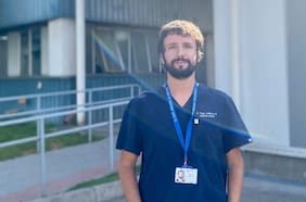 Pablo Gutiérrez, jefe de la Urgencia del Hospital Padre Hurtado: “La situación de no tener cama existe todos los días desde hace más de un año. Nunca hemos tenido cero pacientes esperando”