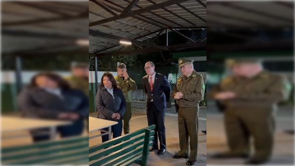 “El Presidente Kast me encargó devolverles la mano”: Arrau visita comisaría en La Pintana y ofrece disculpas por el trato a Carabineros